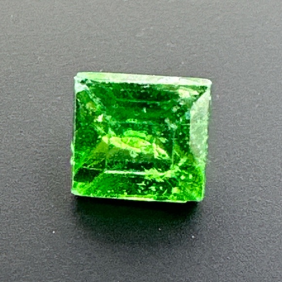 VIVID GREEN 1.23 CT NATURAL TOP QUALITY TSAVORITE GARNET - Picture 3 of 17